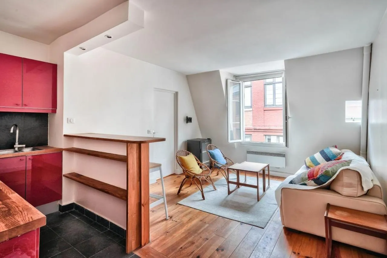 Charming Apartment For 2 People - Paris 11