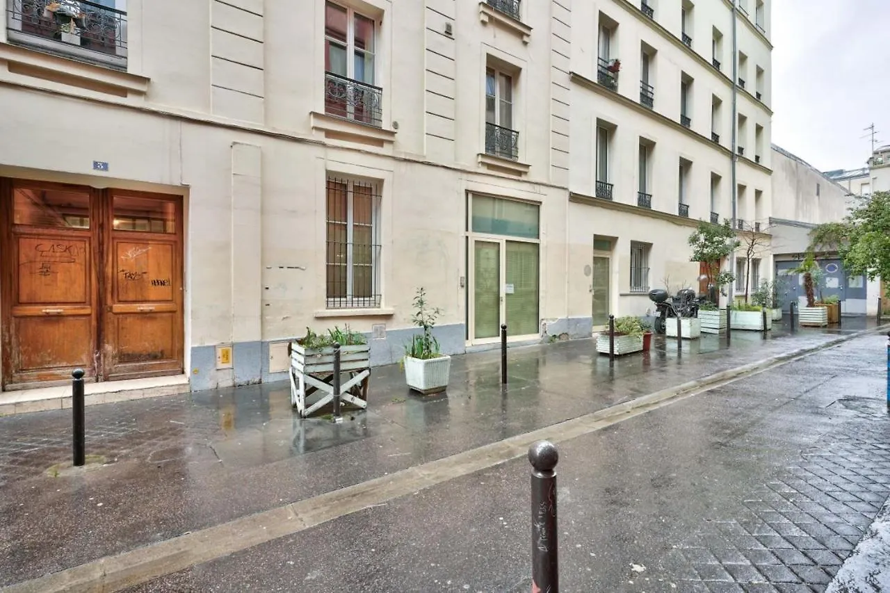 Charming Apartment For 2 People - Paris 11 France